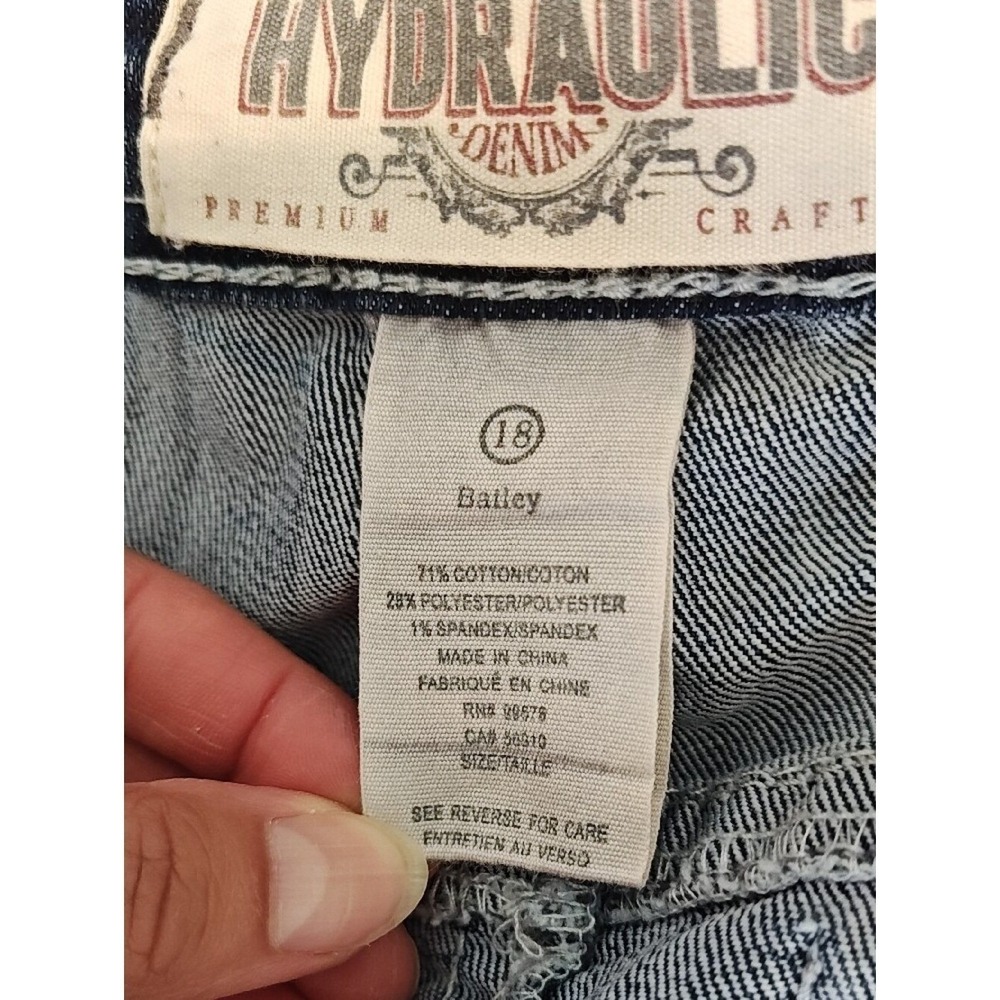 Hydraulic Bailey Women Plus Size 18 Dark Wash Embroidered Denim Capri Jeans - Picture 7 of 16